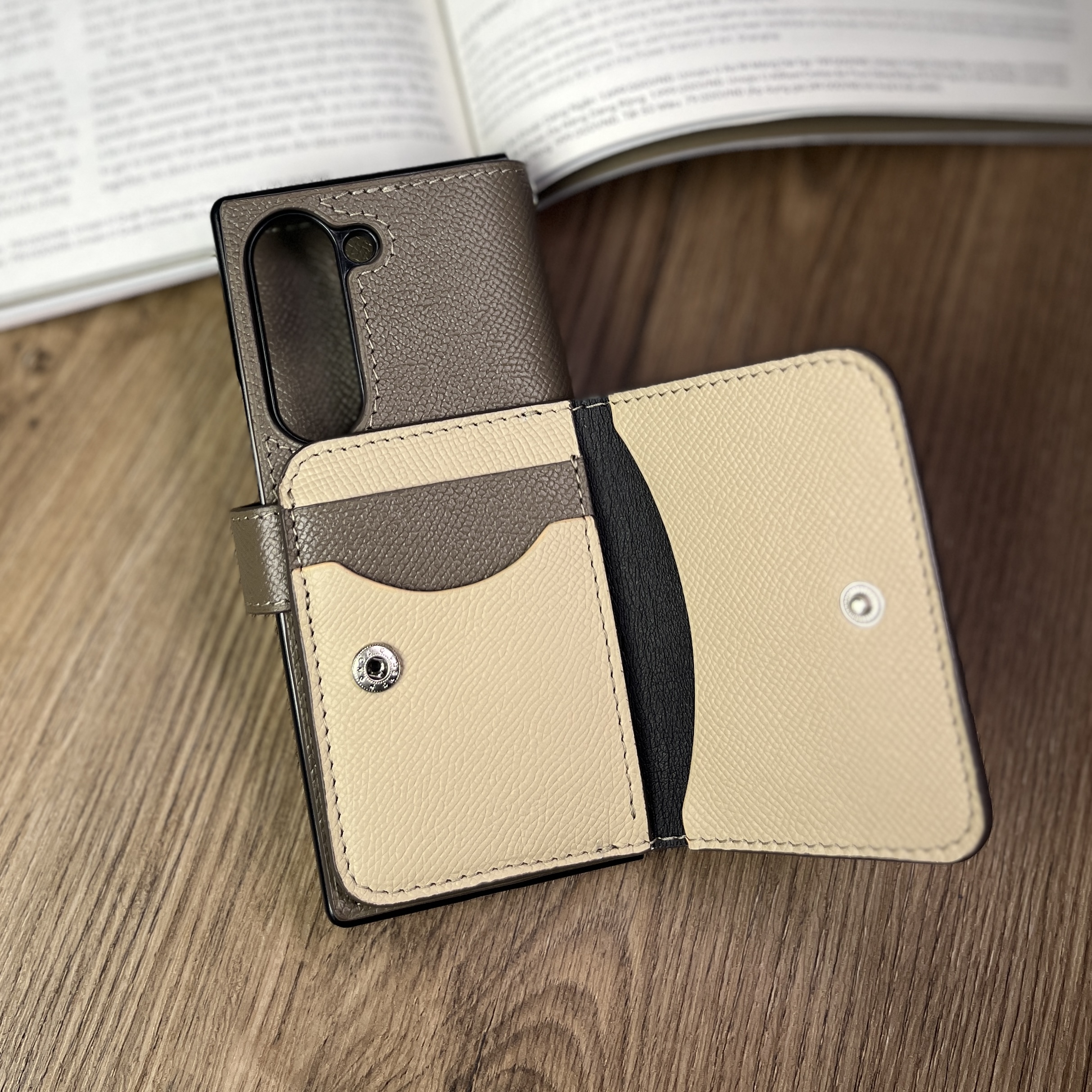 Ốp bao da Flip thủ công Cover kèm ví mini Wallet mix màu da Epsom dành cho Sam Sung Zfold 6